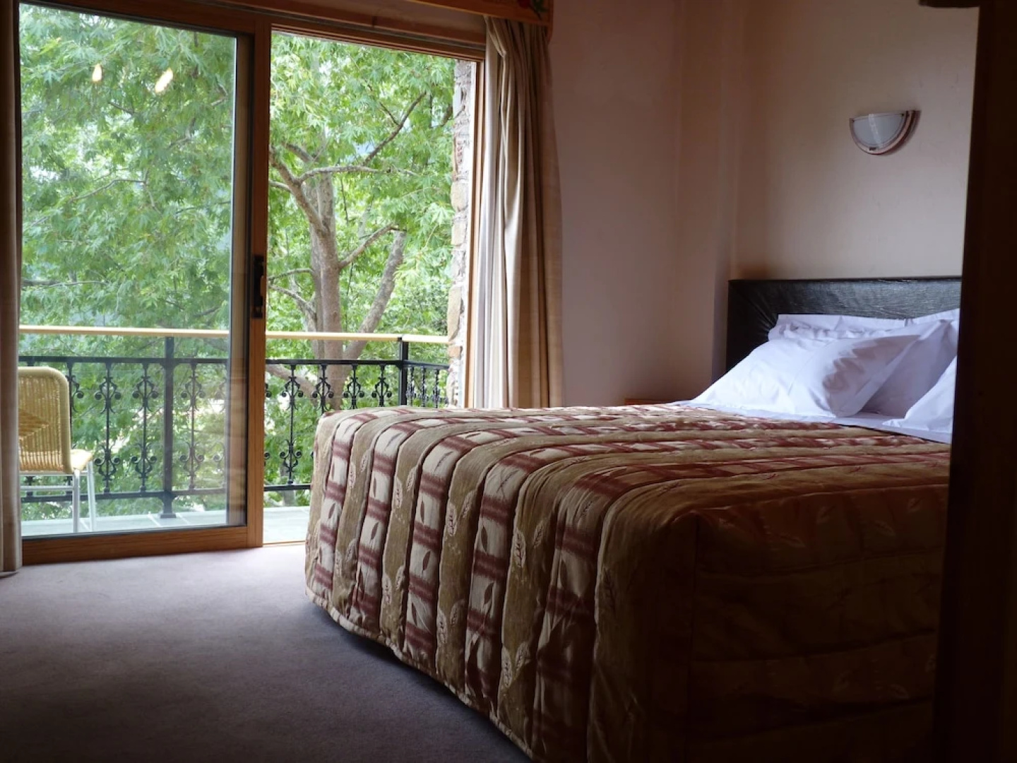 Mountain Rose Garden Hotel