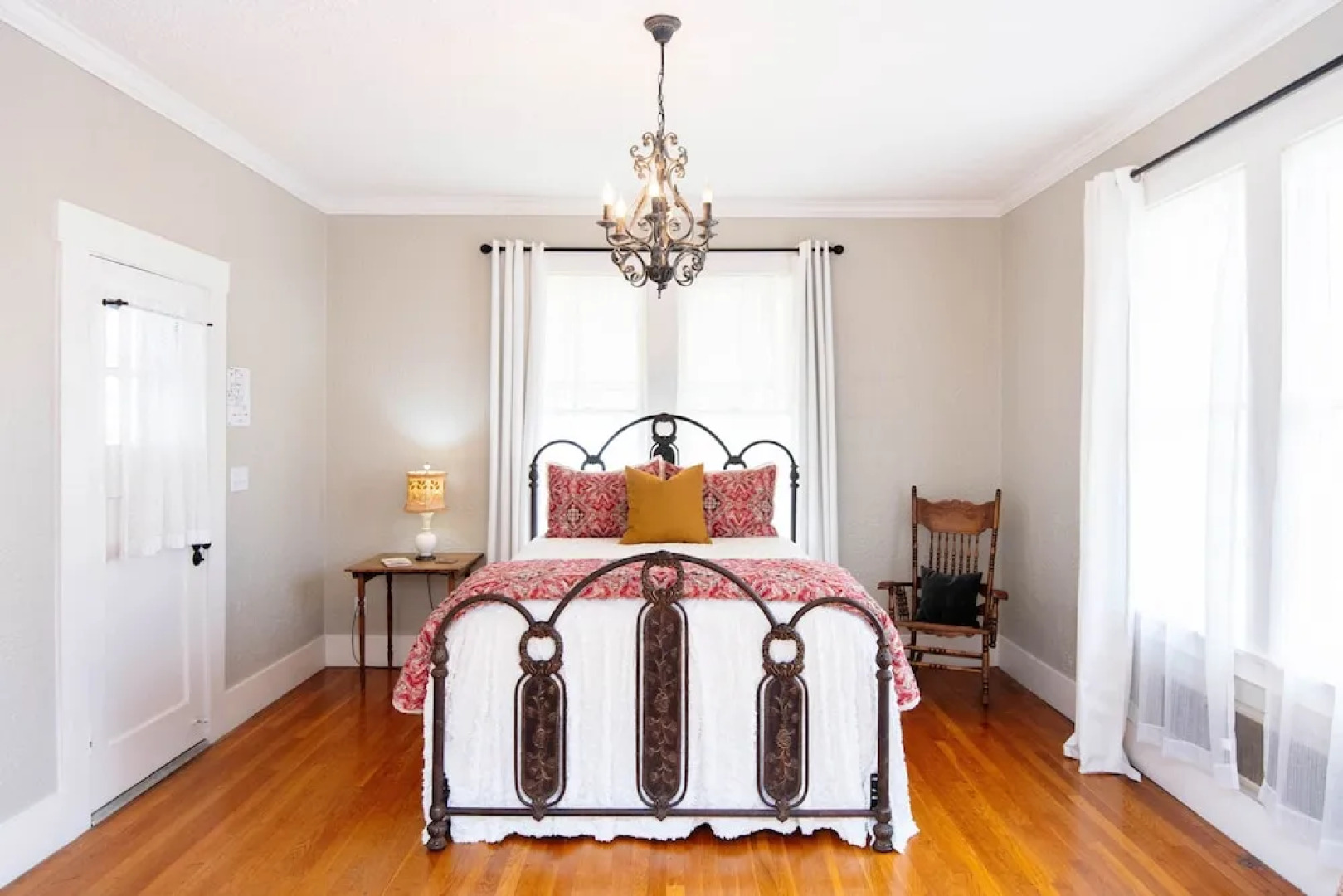 Blue Haus Hot Tub-fire Pit-game Room Walk to Main