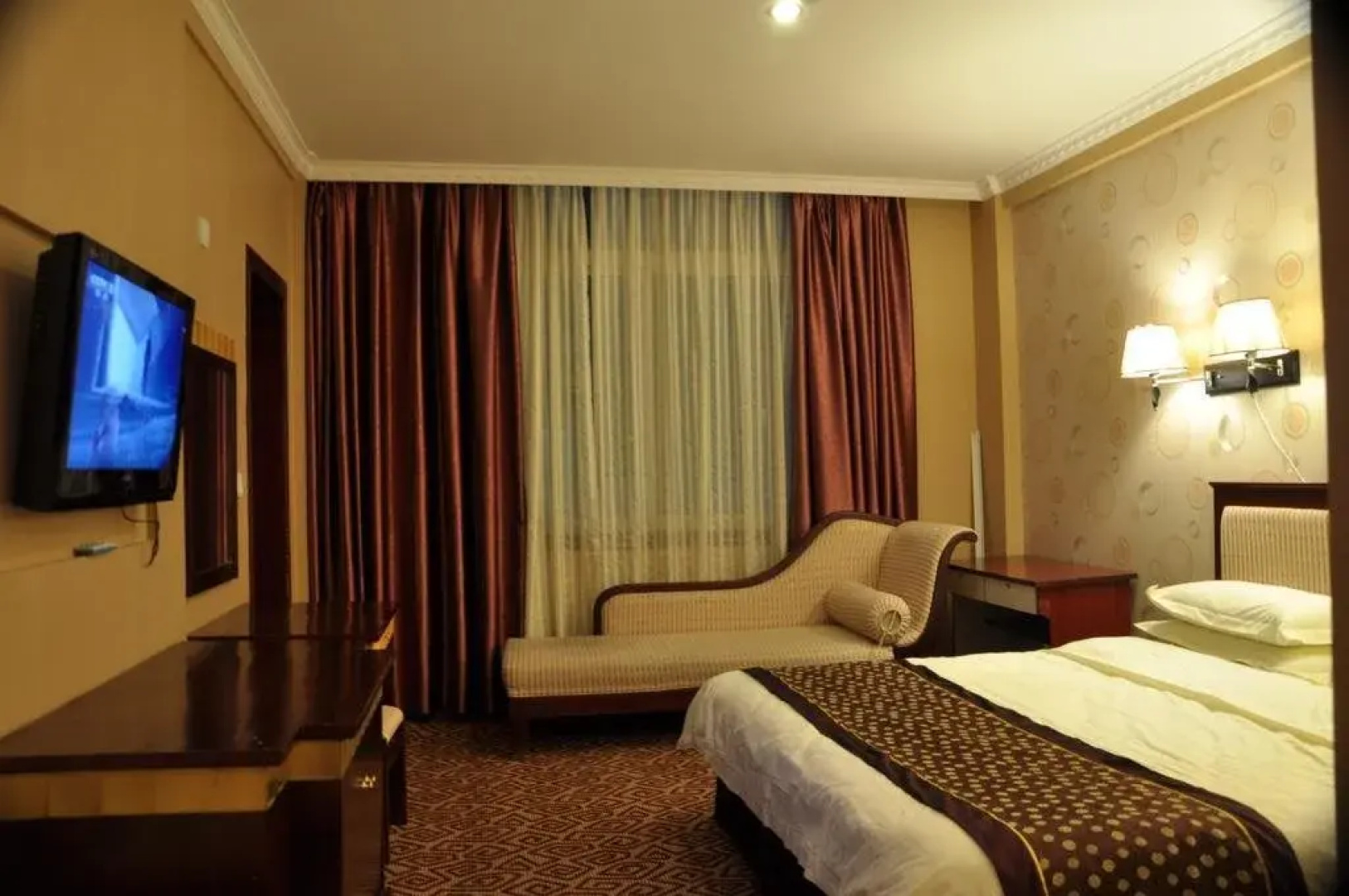 Linzhi Penglong Hotel