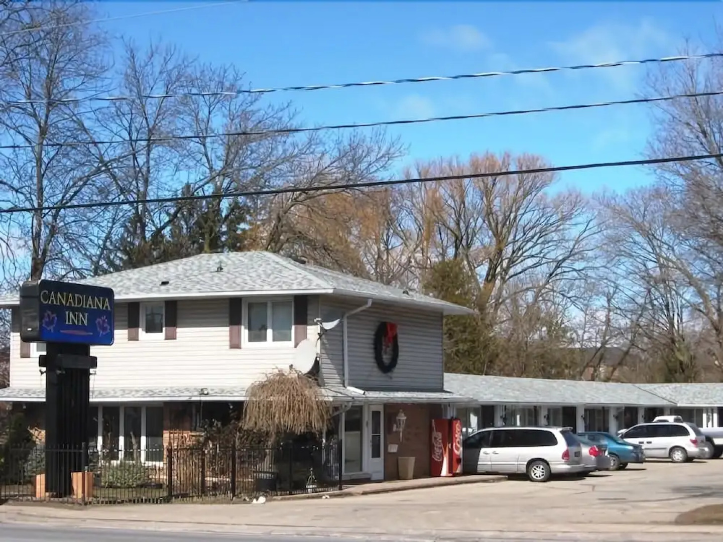 Canadiana Inn