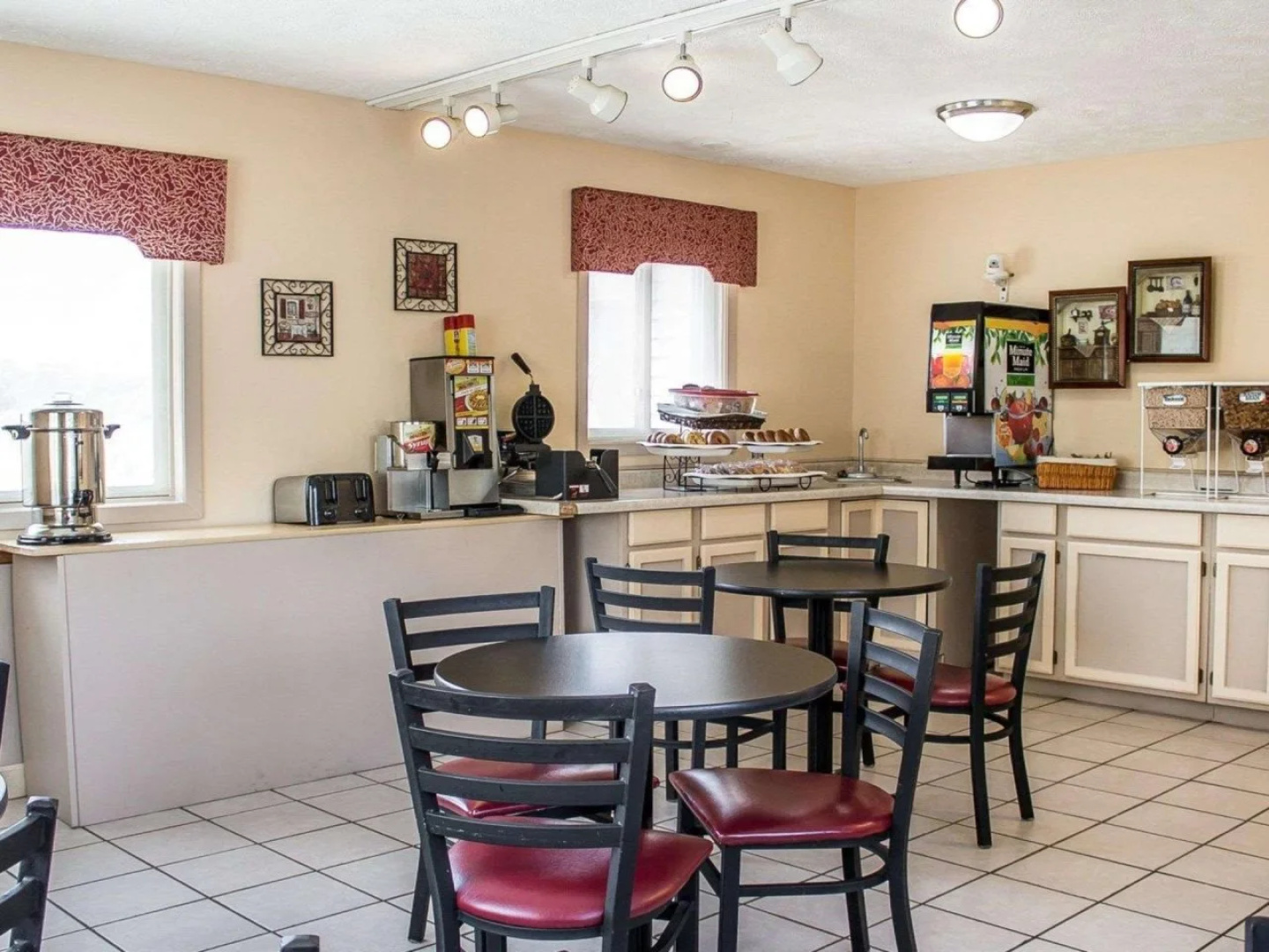 Econo Lodge Traverse City South