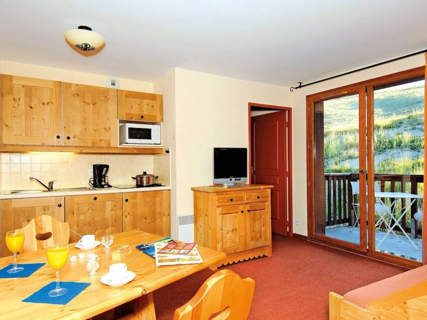 Nice Apartment With a Balcony Located 200 m. From the Slopes