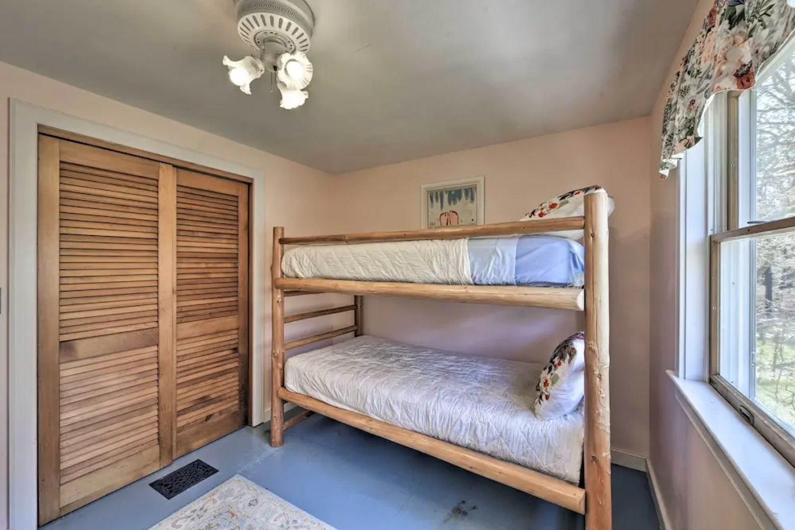 Peaceful Chilmark Farmhouse by Menemsha Beach