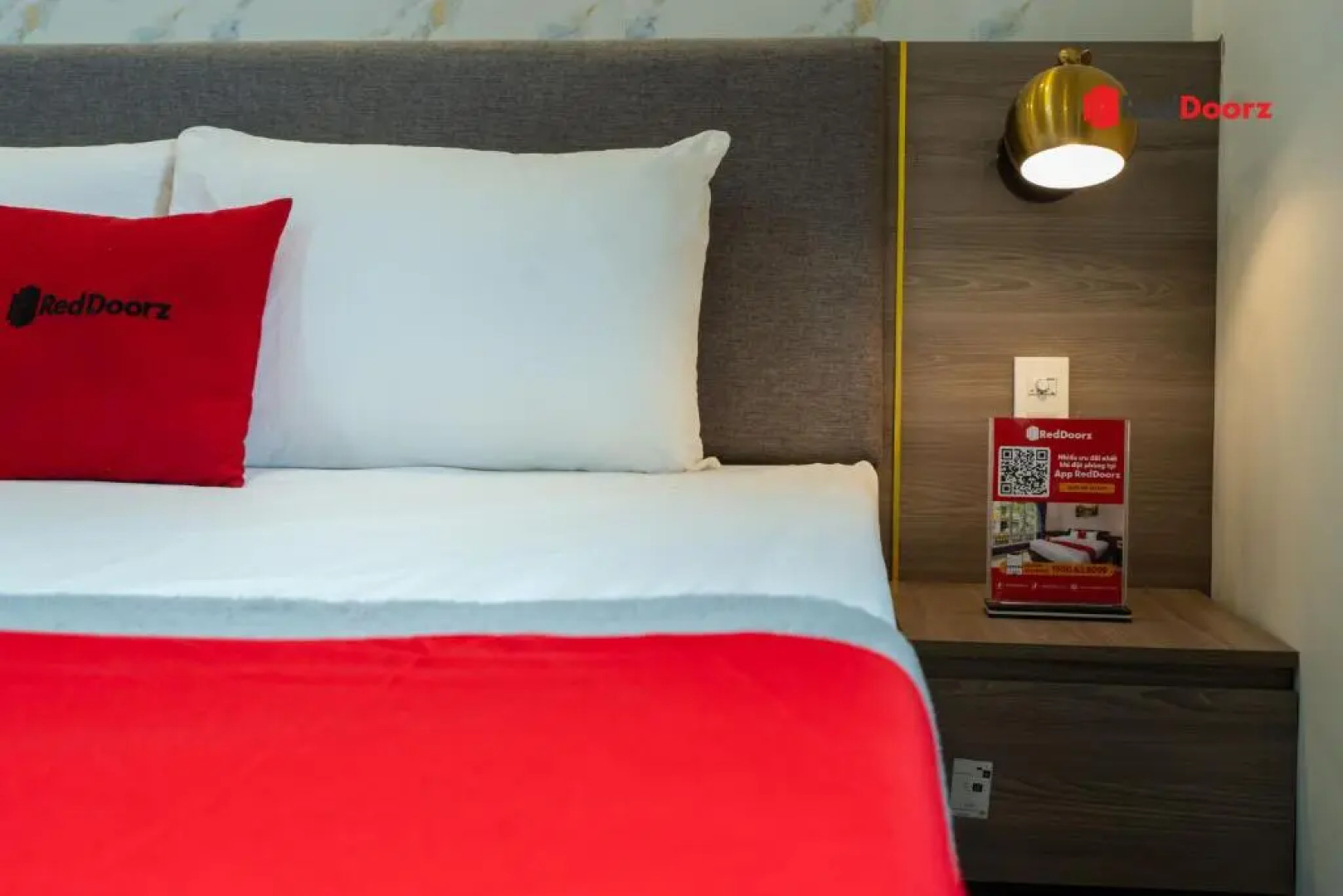 RedDoorz Near Tan Dinh Market 3