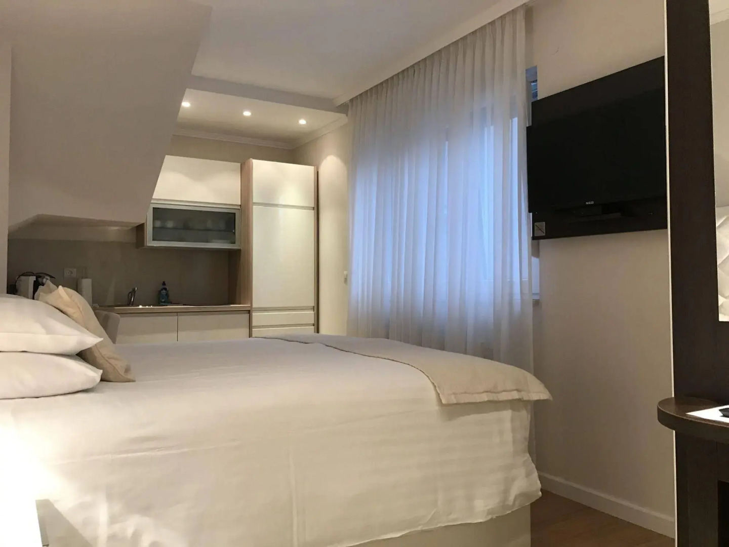 Madison Luxury Apartments