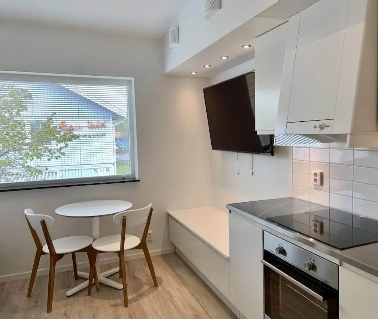 Easy Livin Apartment Hotel by Stubor