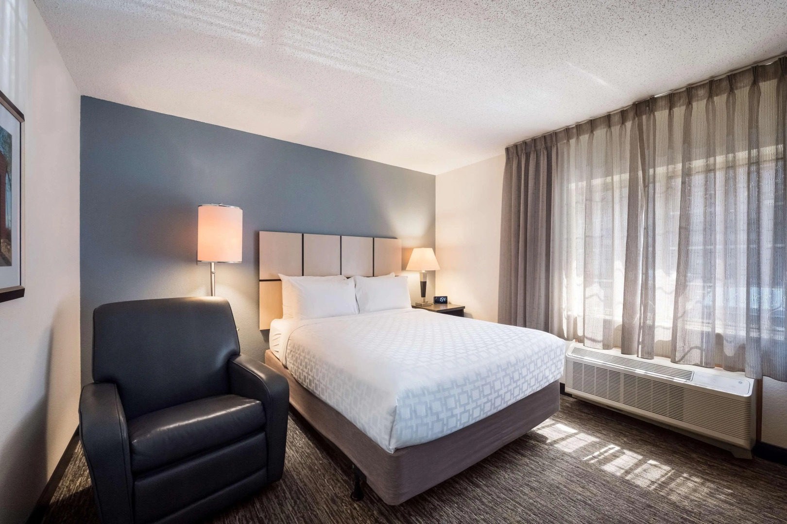 Sonesta Simply Suites Detroit Troy
