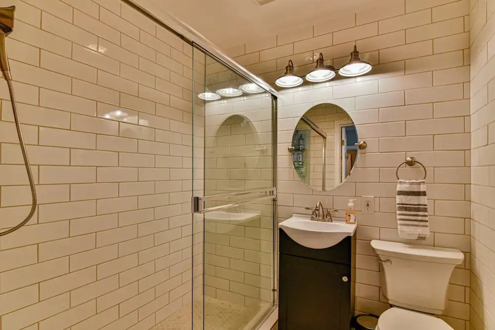 2 BR apt near Mtn to Sea Hiking Trail