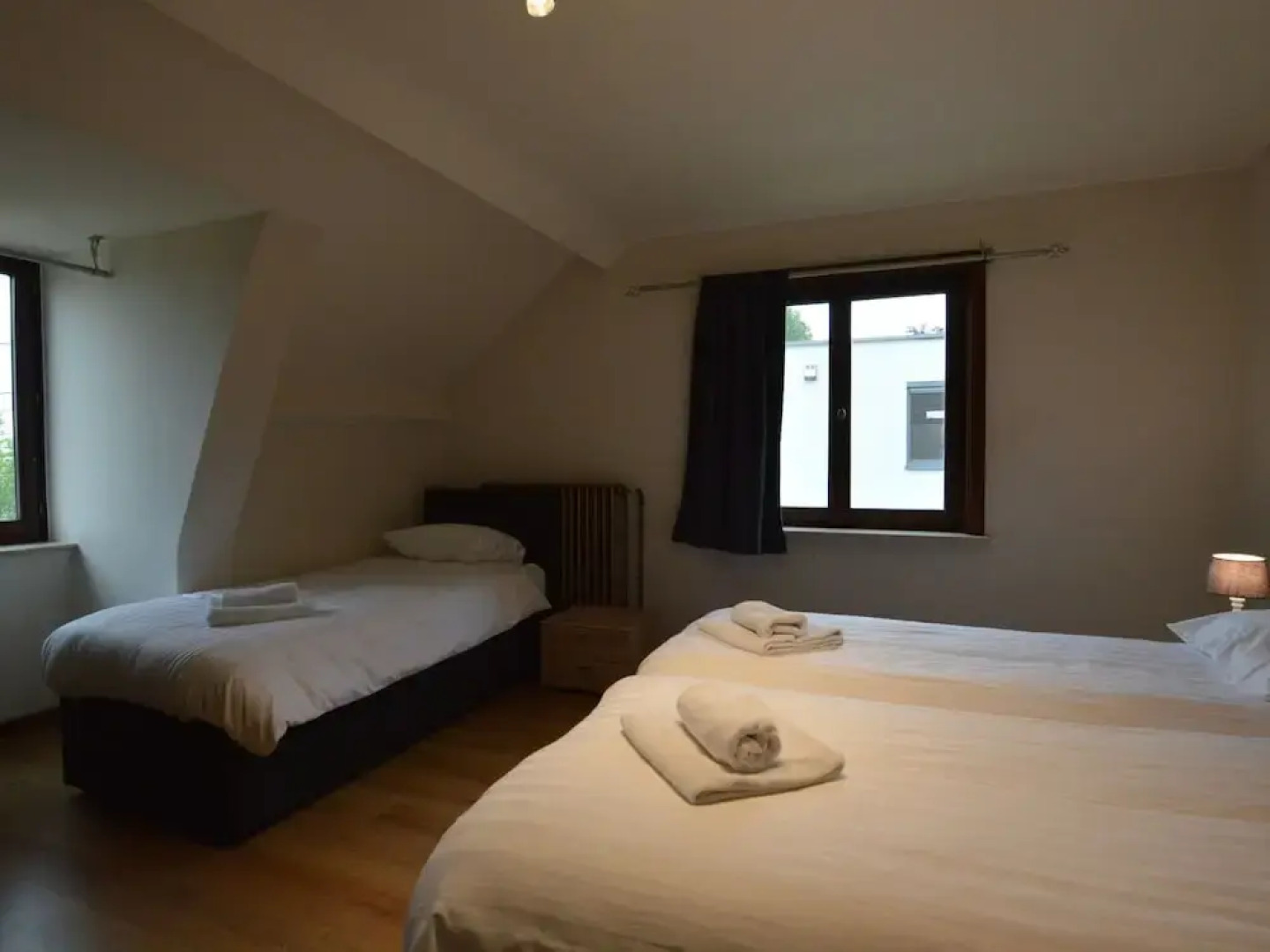 Detached Mansion For 10 People With Ginormous Garden In Linter