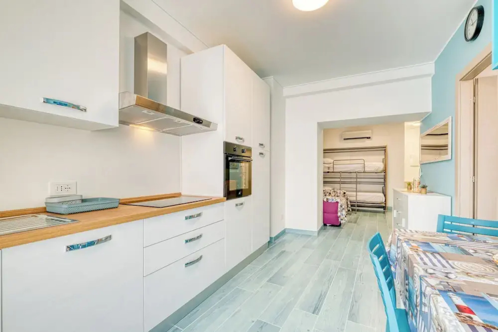 Merlo E - town center & private parking