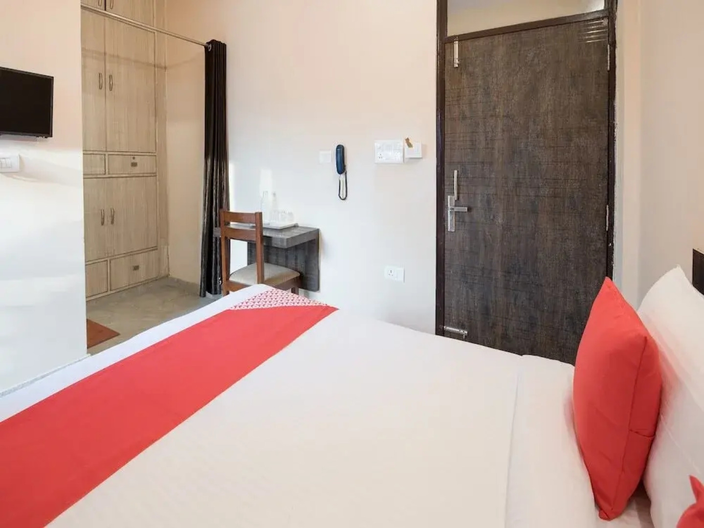 OYO Flagship Noida Golf Course