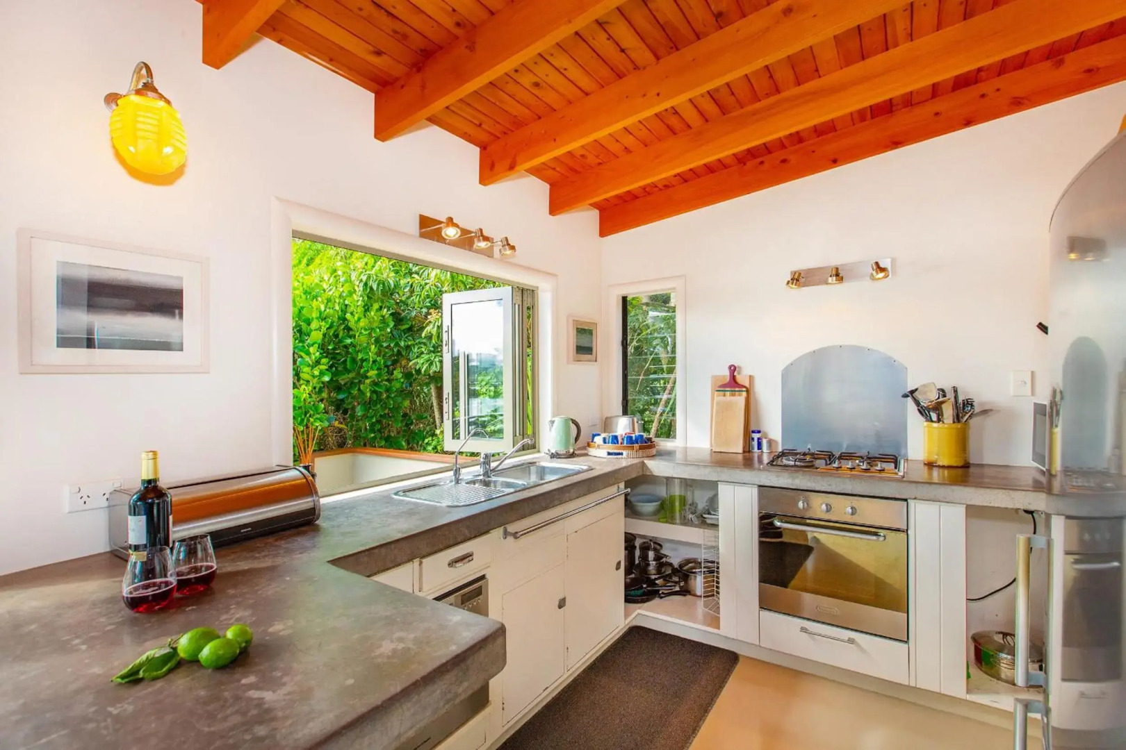 Waterfront Bach - Raglan Bach