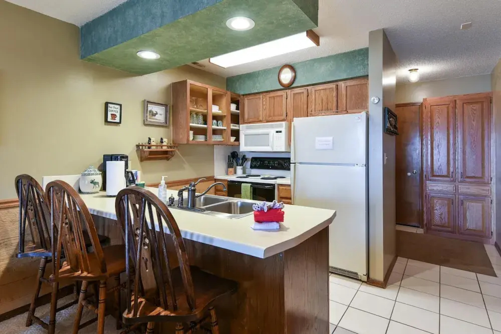 Westcreek Lodge @ Notch-vaulted Ceilings, 2 Pools, Private Lake, 1 Mile to Sdc!