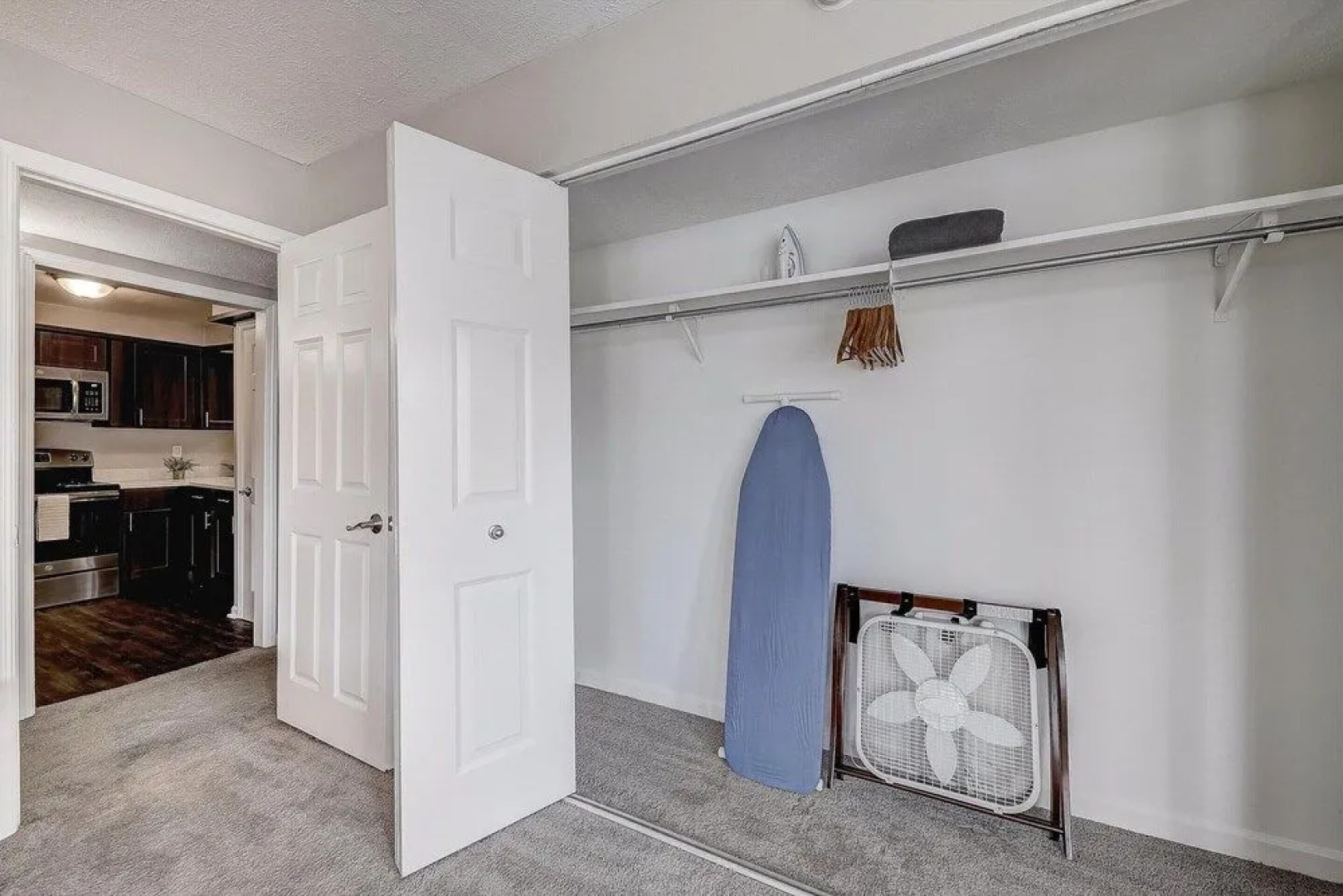 FRONTDESK Castle Point Apts Georgetown South Bend