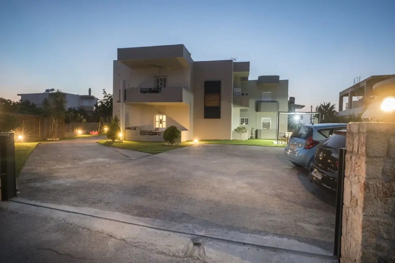 Deluxe Sunny Apartments