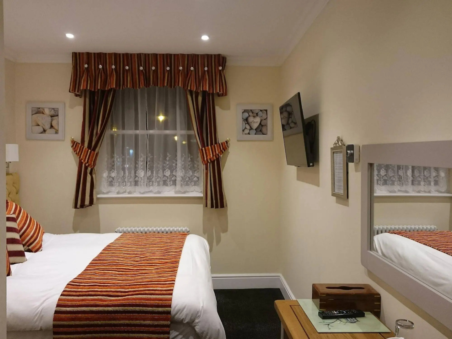 Rooms on The Prom