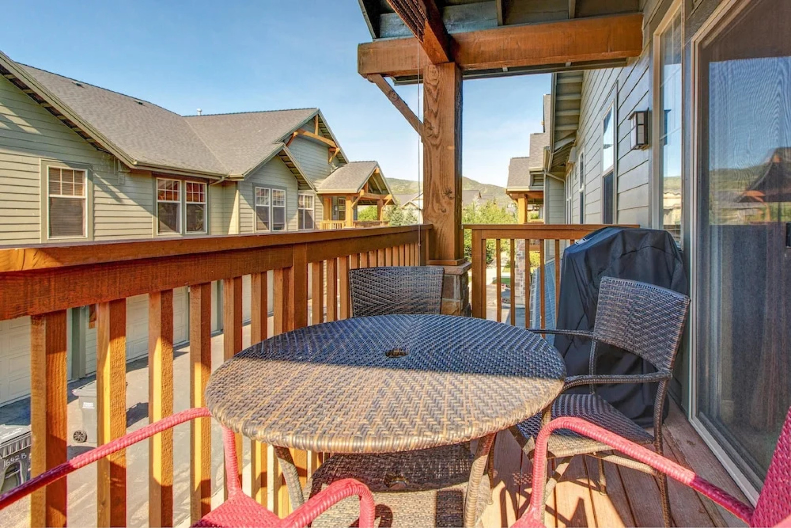 Warm and Spacious Home Base at Redstone by RedAwning