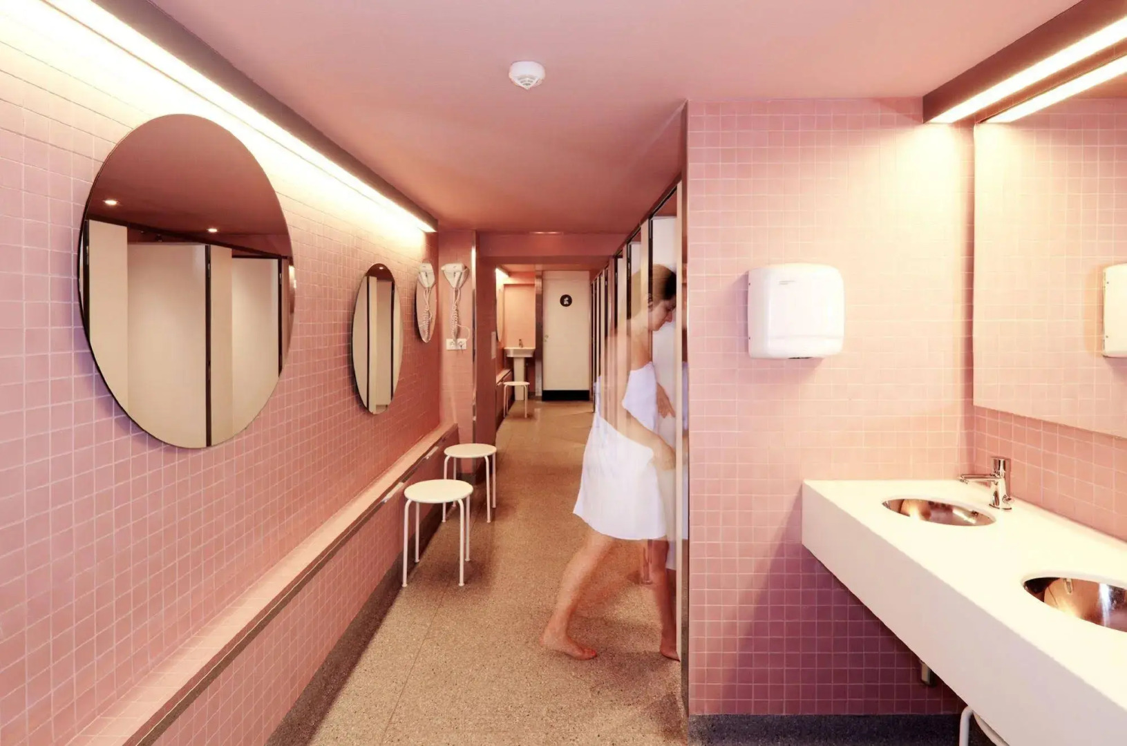 Latroupe Poblenou Beach