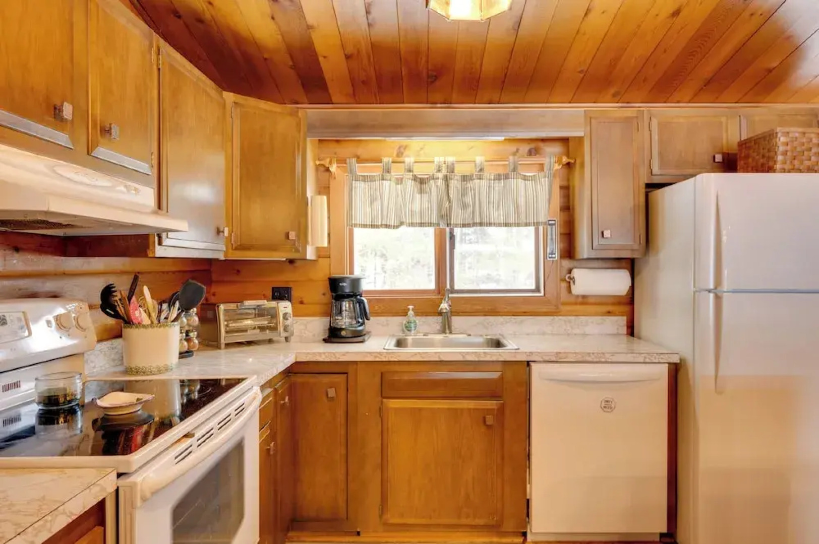 Hike & Ski: Cabin w/ Fireplace in Franconia!