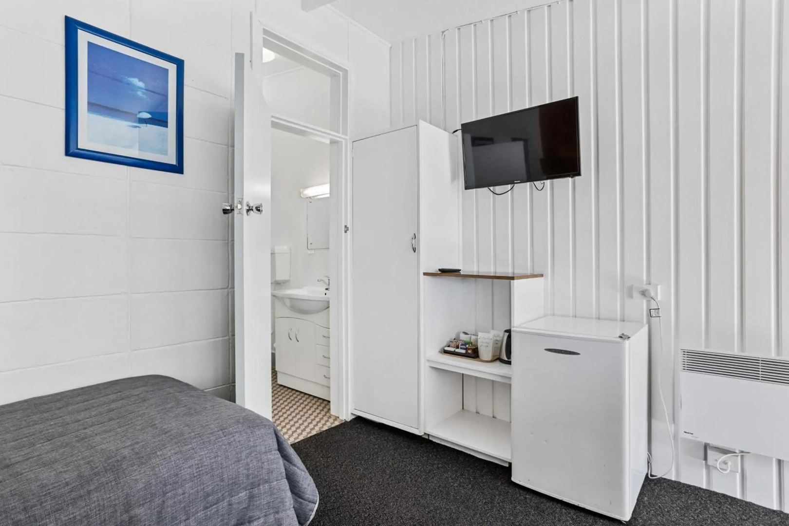 Riverfront Motel & Restaurant