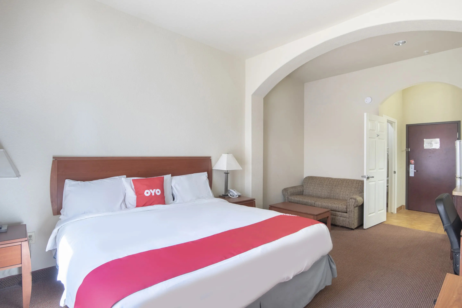 OYO Townhouse Clute Lake Jackson