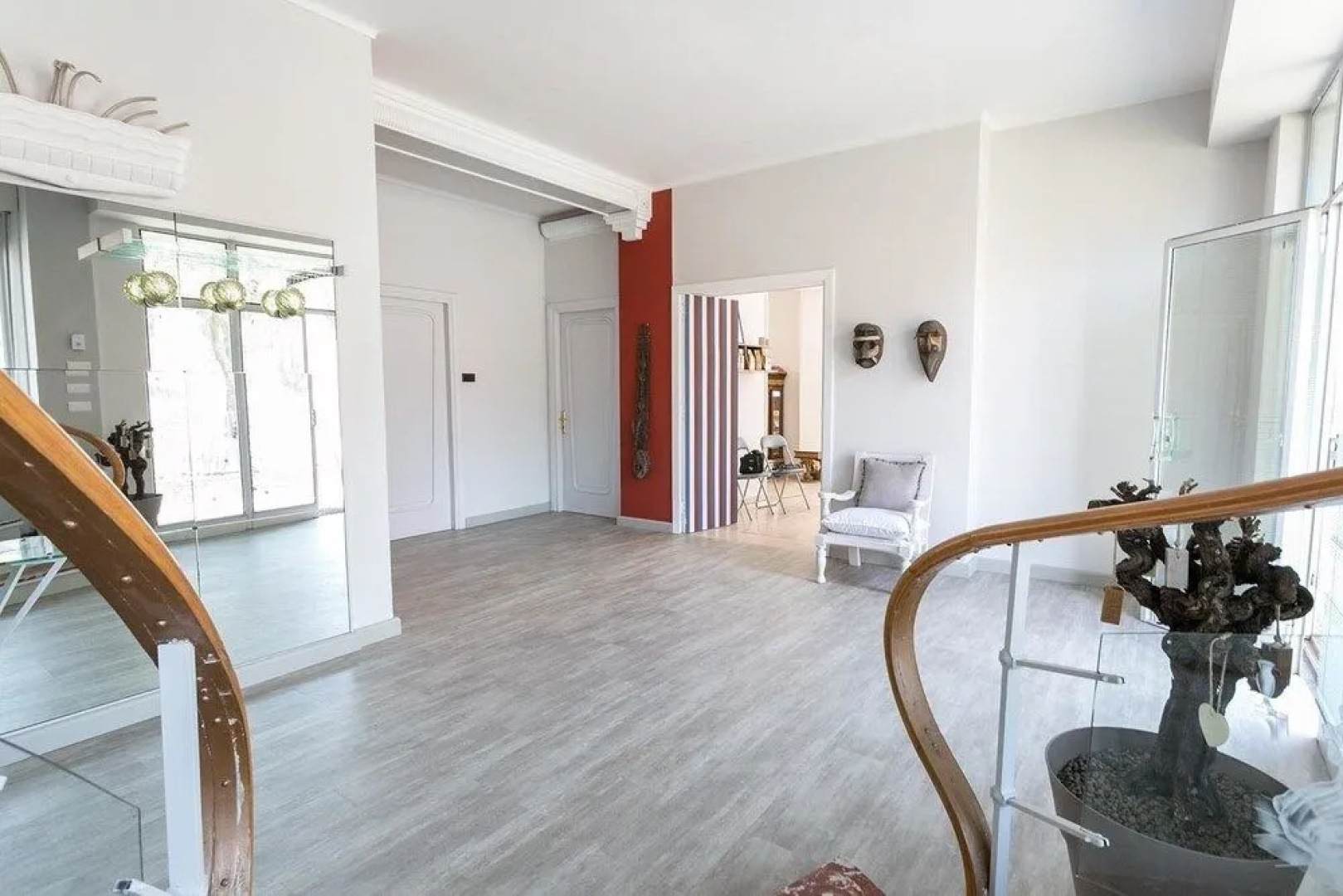 Boulevard 900 - Comfort and Style - Entire Structure 12 Beds