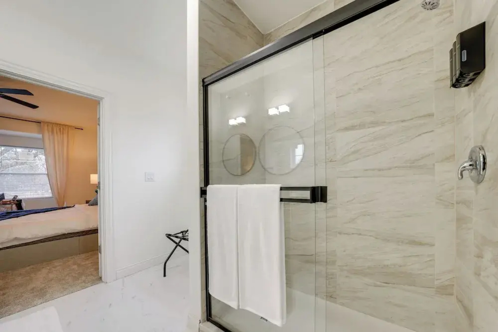 Townhome < 5 Mi to Naperville & Morton Arboretum