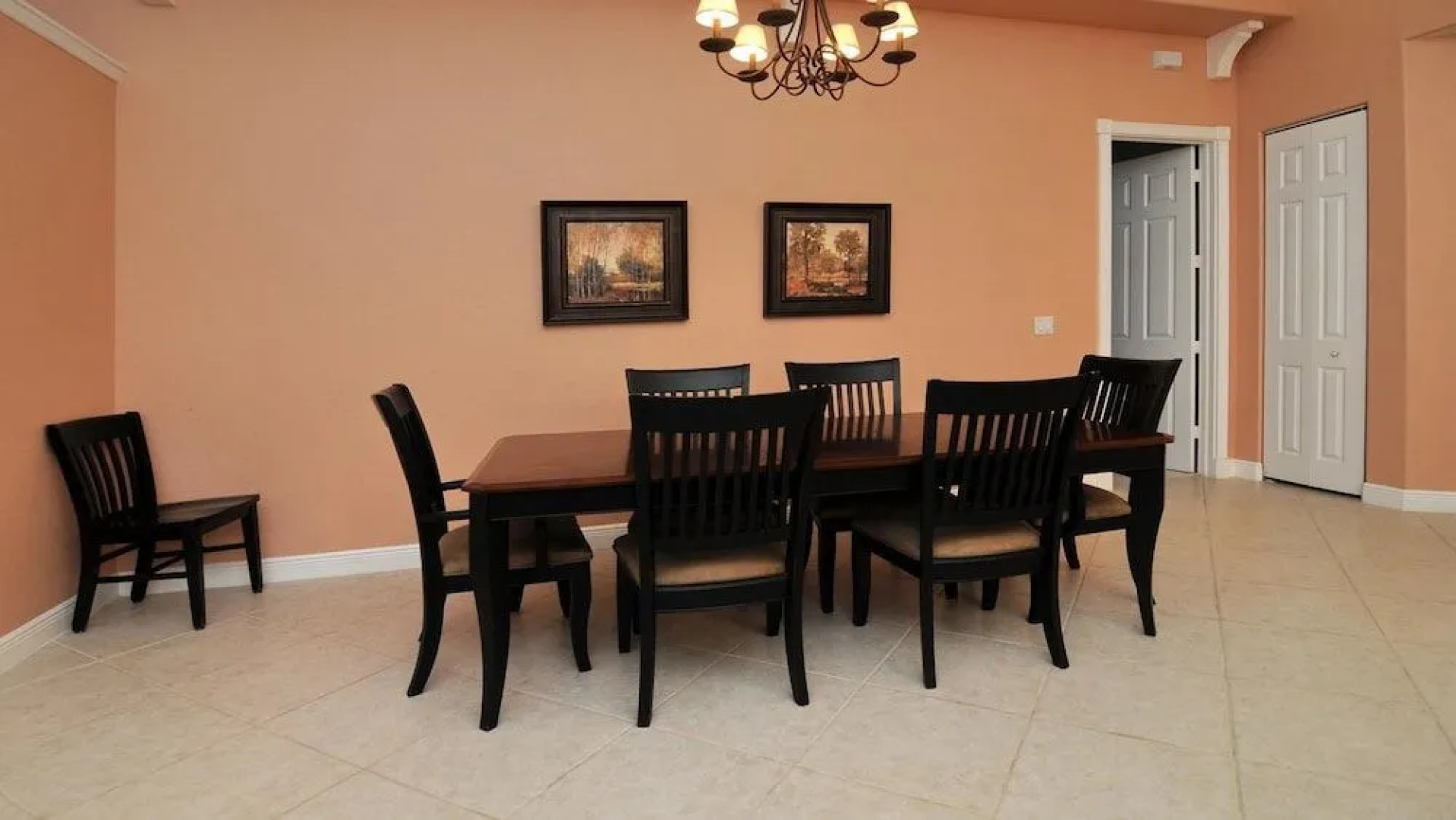 Tuscan Vacation Rental. Stylish 3-Bedroom Getaway Near Vanderbilt Beach Enjoy a Private Pool, Spacious Layout, and Modern Comforts Perfect for Families, Groups, and Pet-Friendly Stays