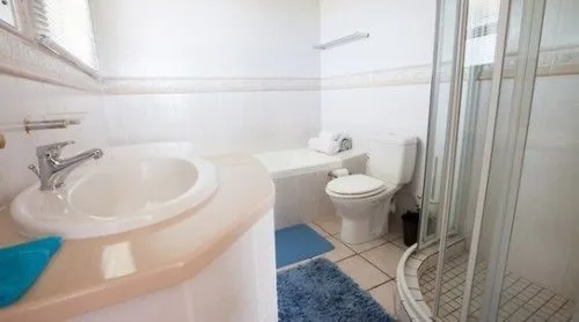 Fly me to the Moon Guest House