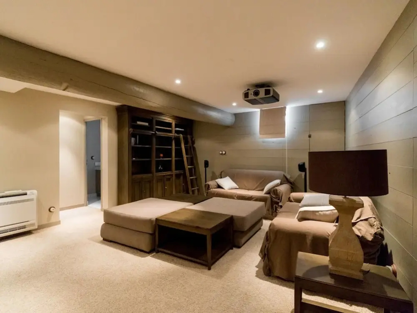 Villa Petit Sergent With Pool, Cinema