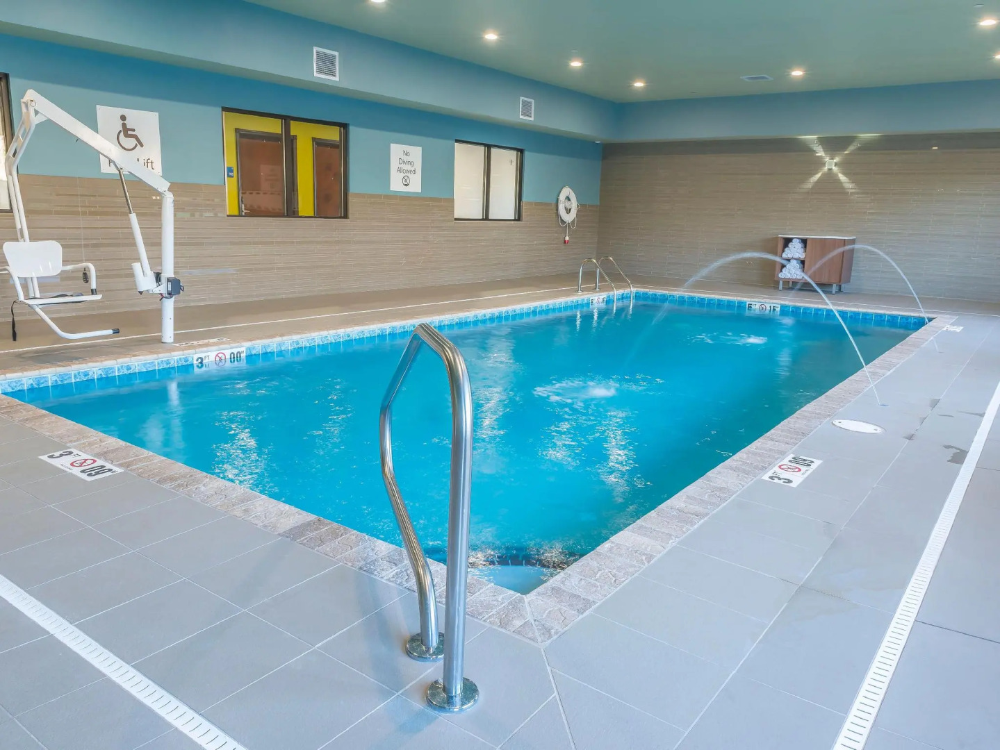 Holiday Inn Express & Suites Clarion by IHG