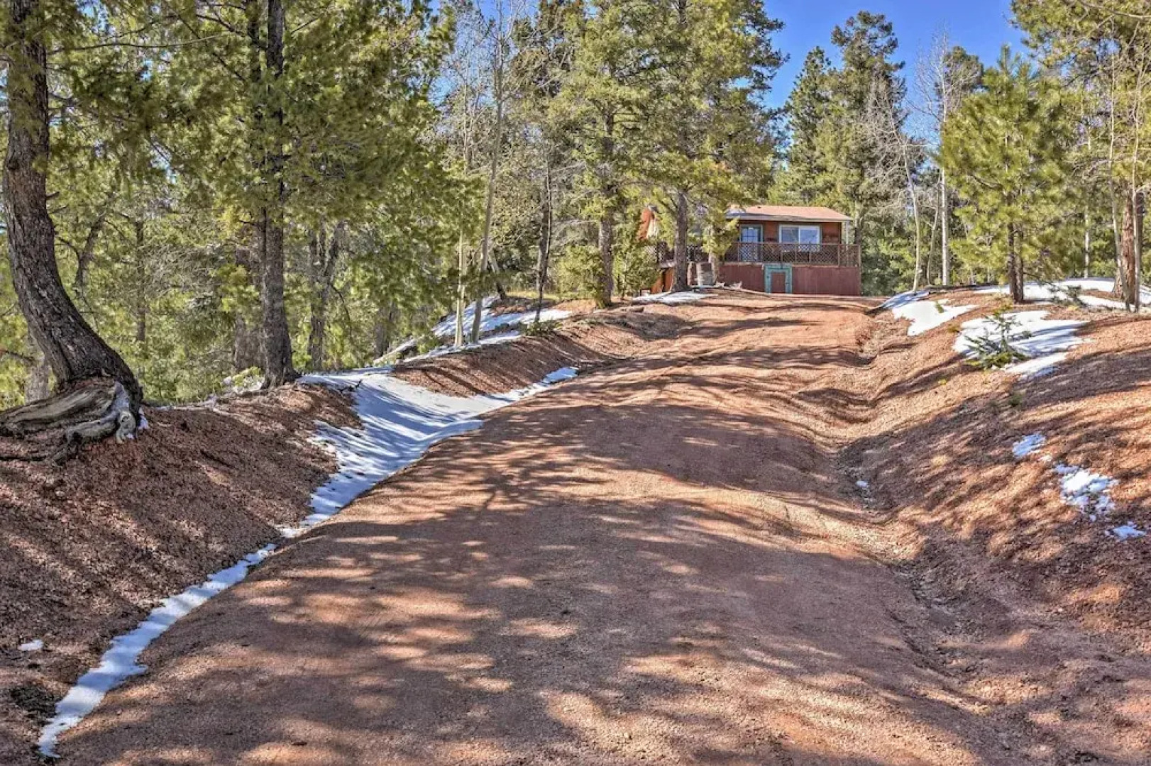 Cabin w/ Mtn Views - 5 Mi to Mueller State Park!