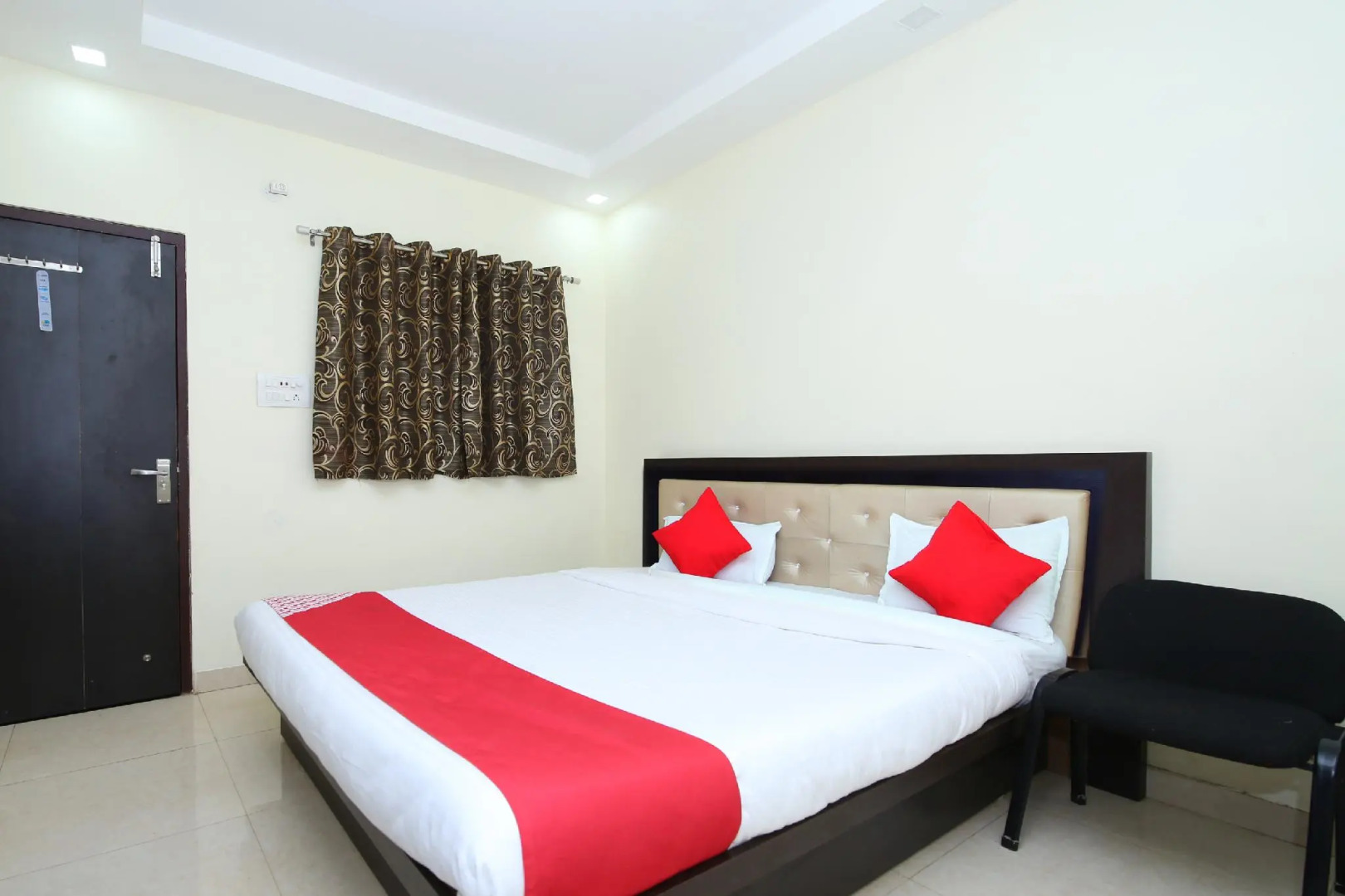 OYO 12407 Hotel Shri Radha ISBT