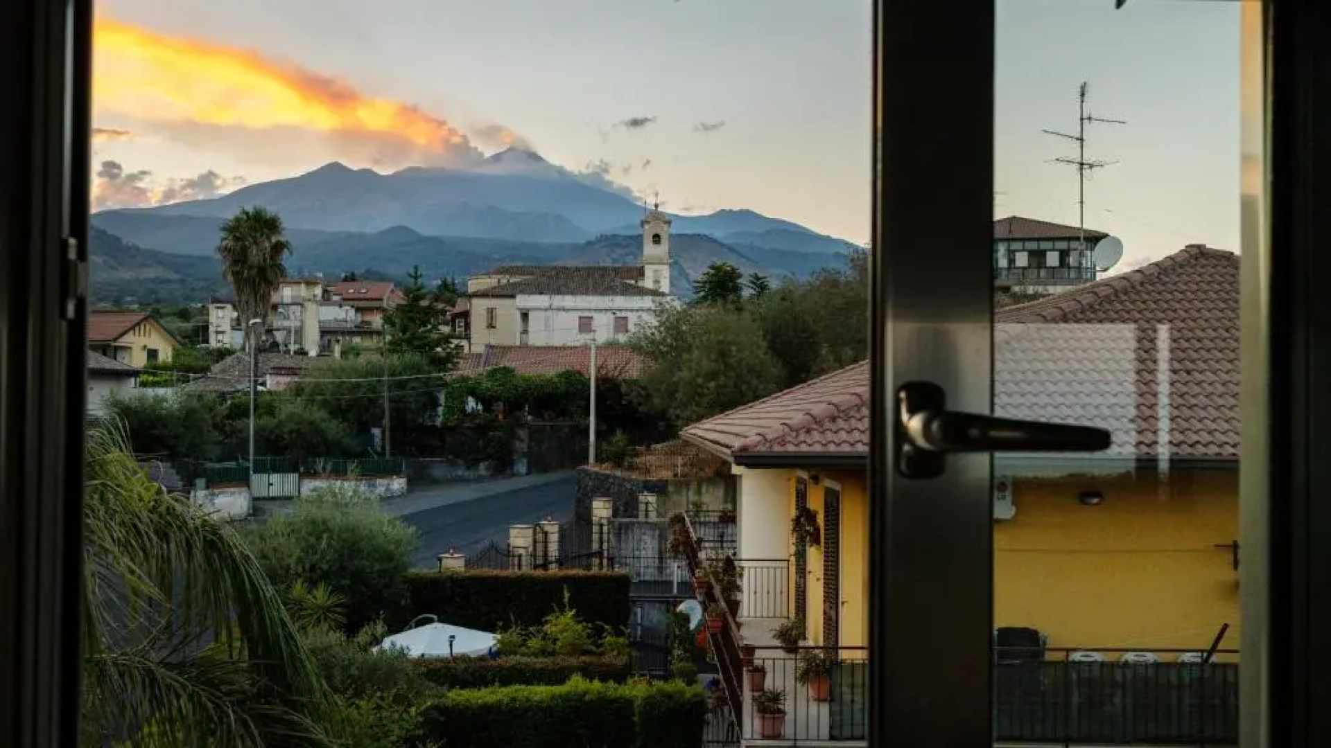 Zaffiro Lavico rooms Etna nature sea