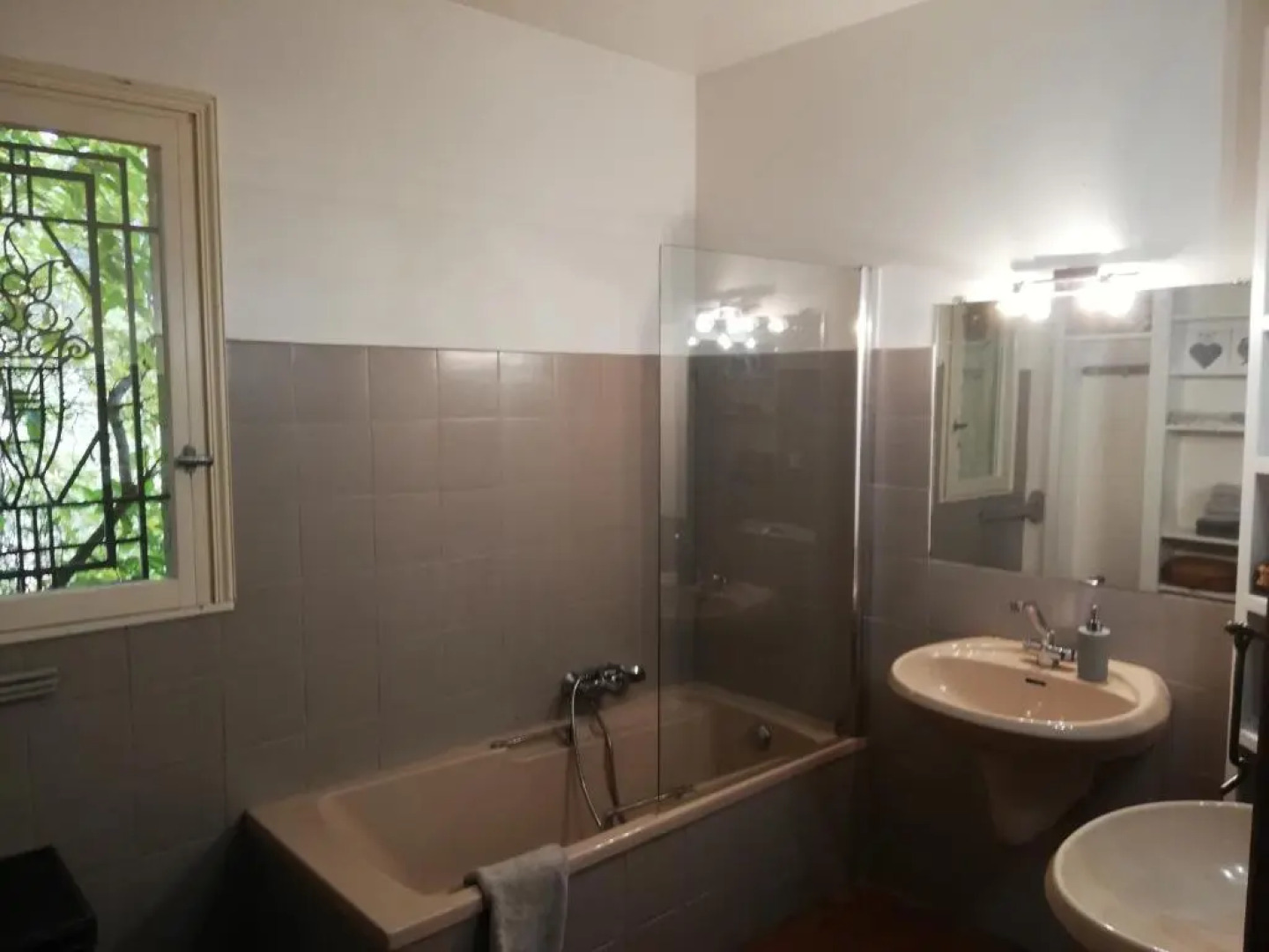 Chambre lumineuse, calme absolu