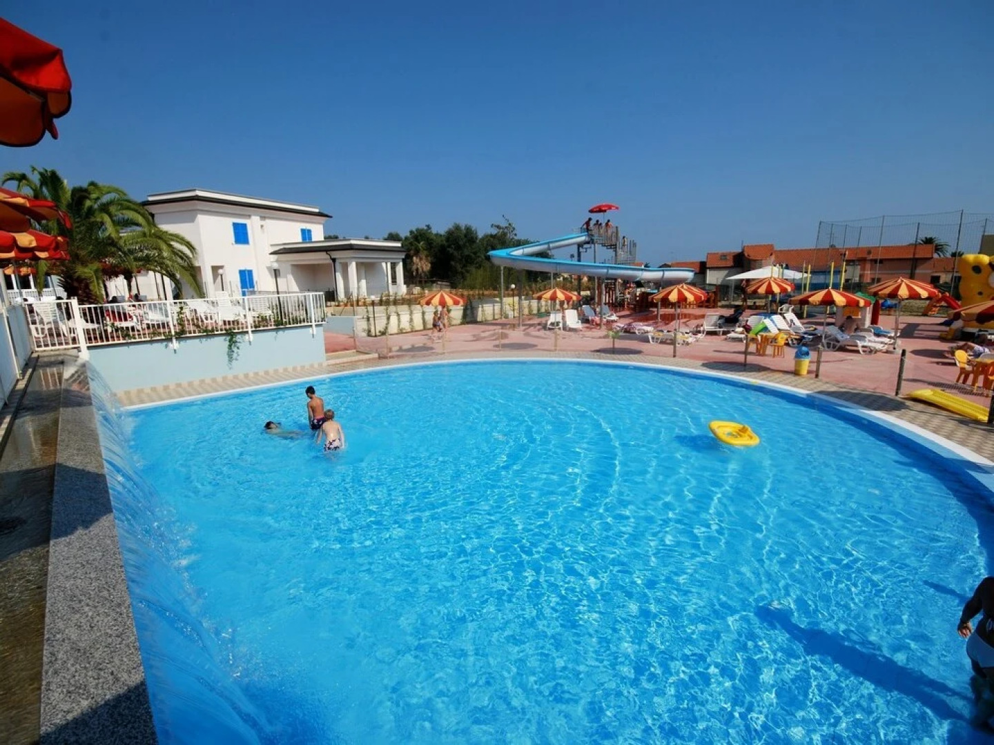 Well-kept Apartment With air Conditioning 1 km. From the sea