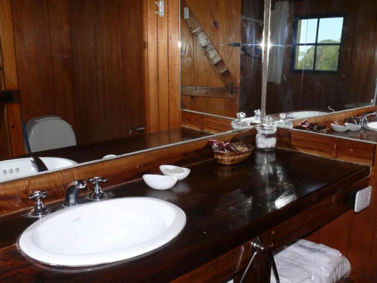 Cabanas De La Ribera