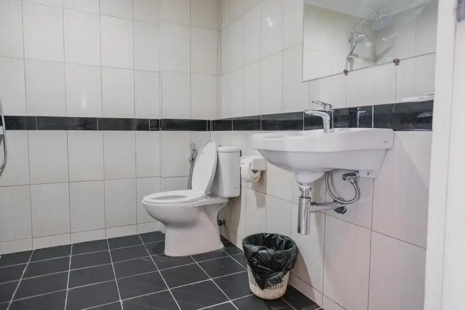 RedDoorz Plus near Pelabuhan Merak