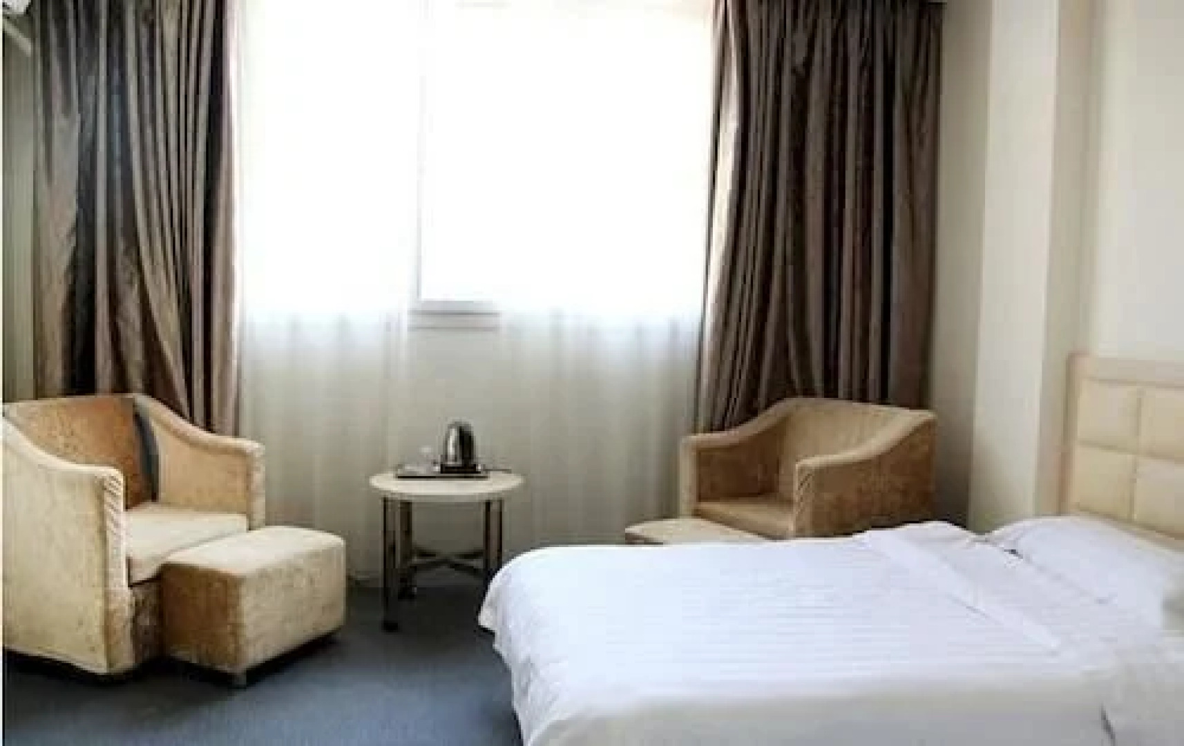 Wuhan Happy Sunshine Hotel