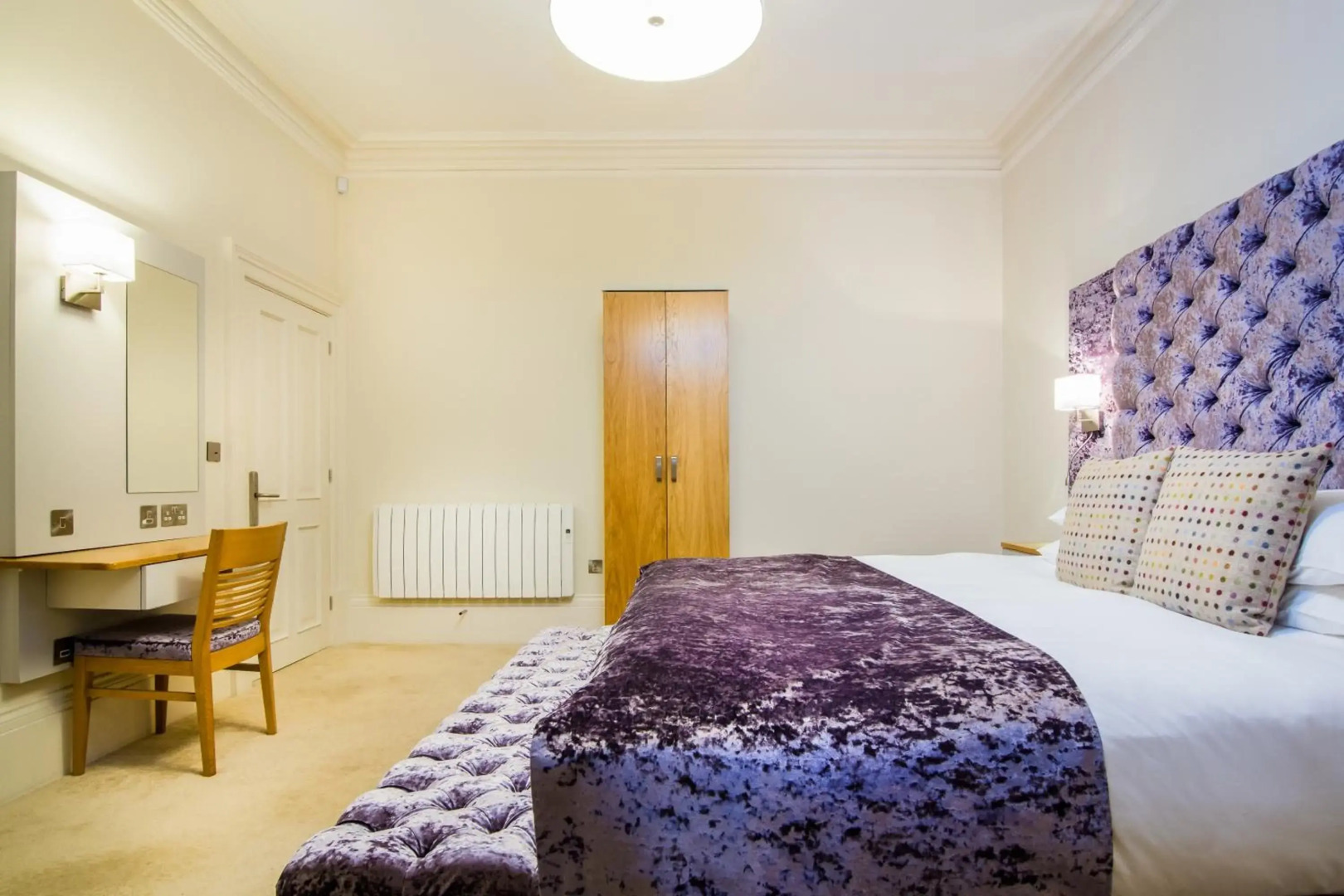 White Hart Hotel & Apartments