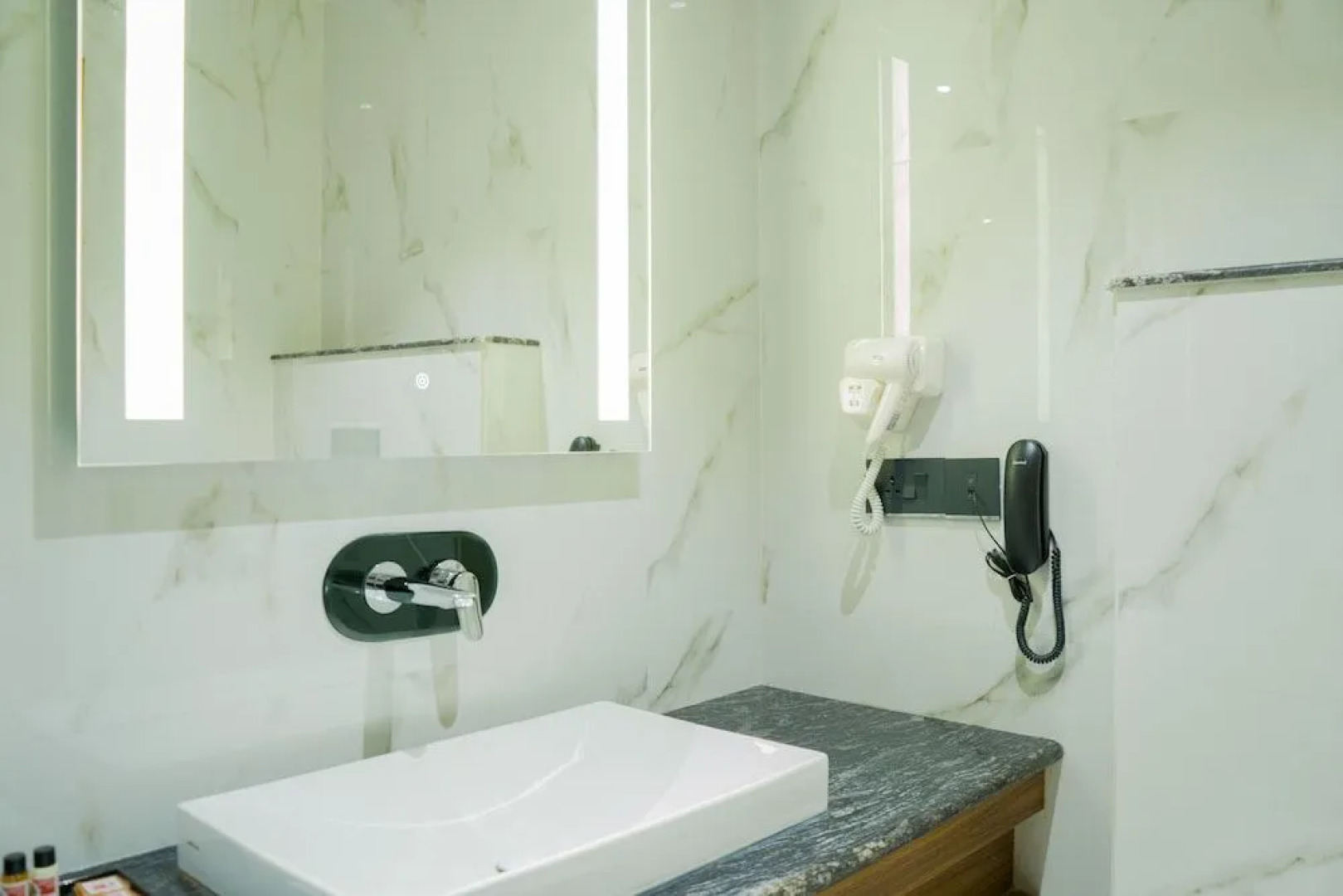 Hotel Clarks Inn Suites Kangra