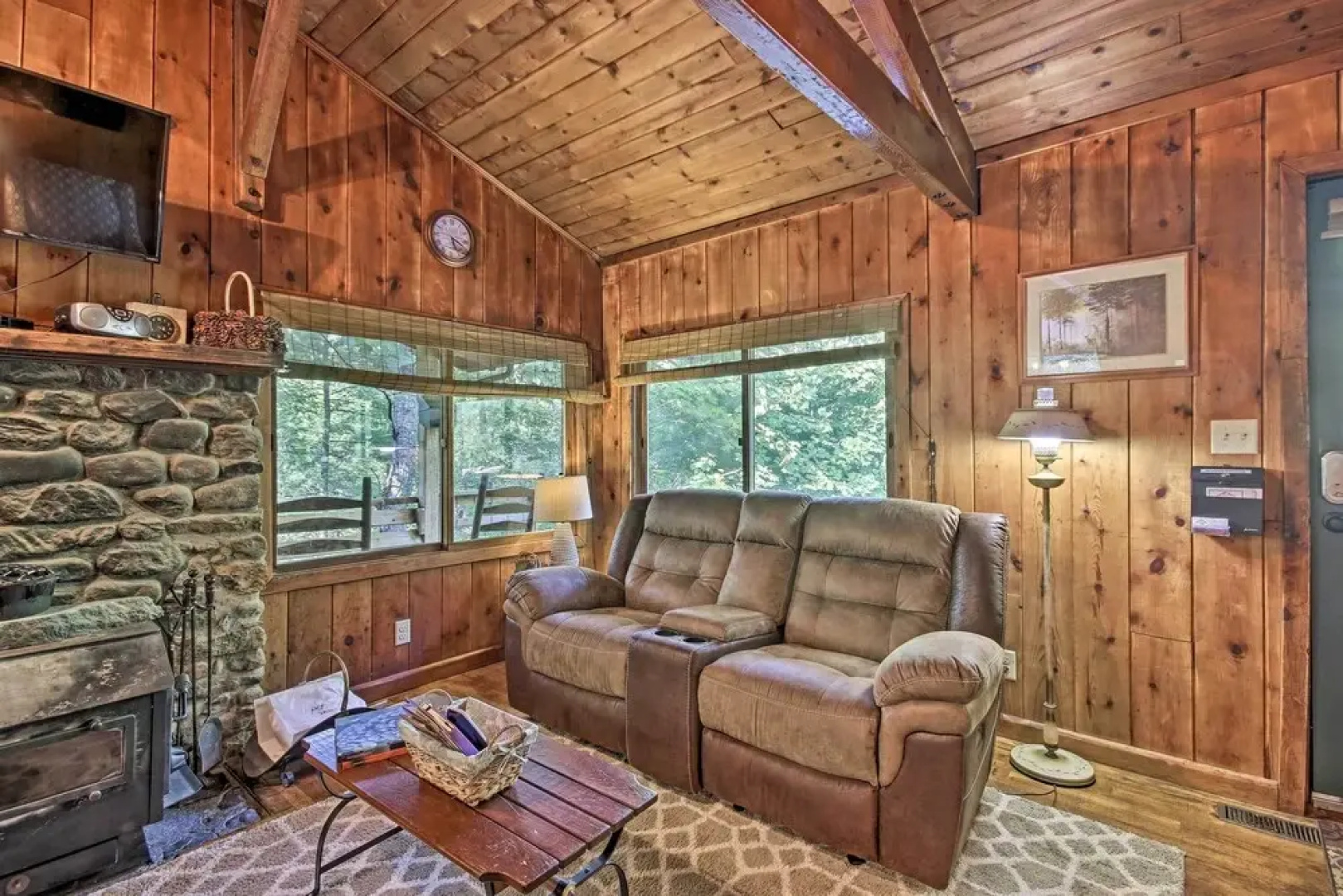 Secluded Stanardsville Cabin w/ 10 Acres & Hot Tub