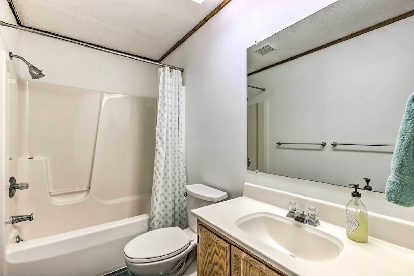 Waterfront Glenn Lake Condo: Gas Grill & Views