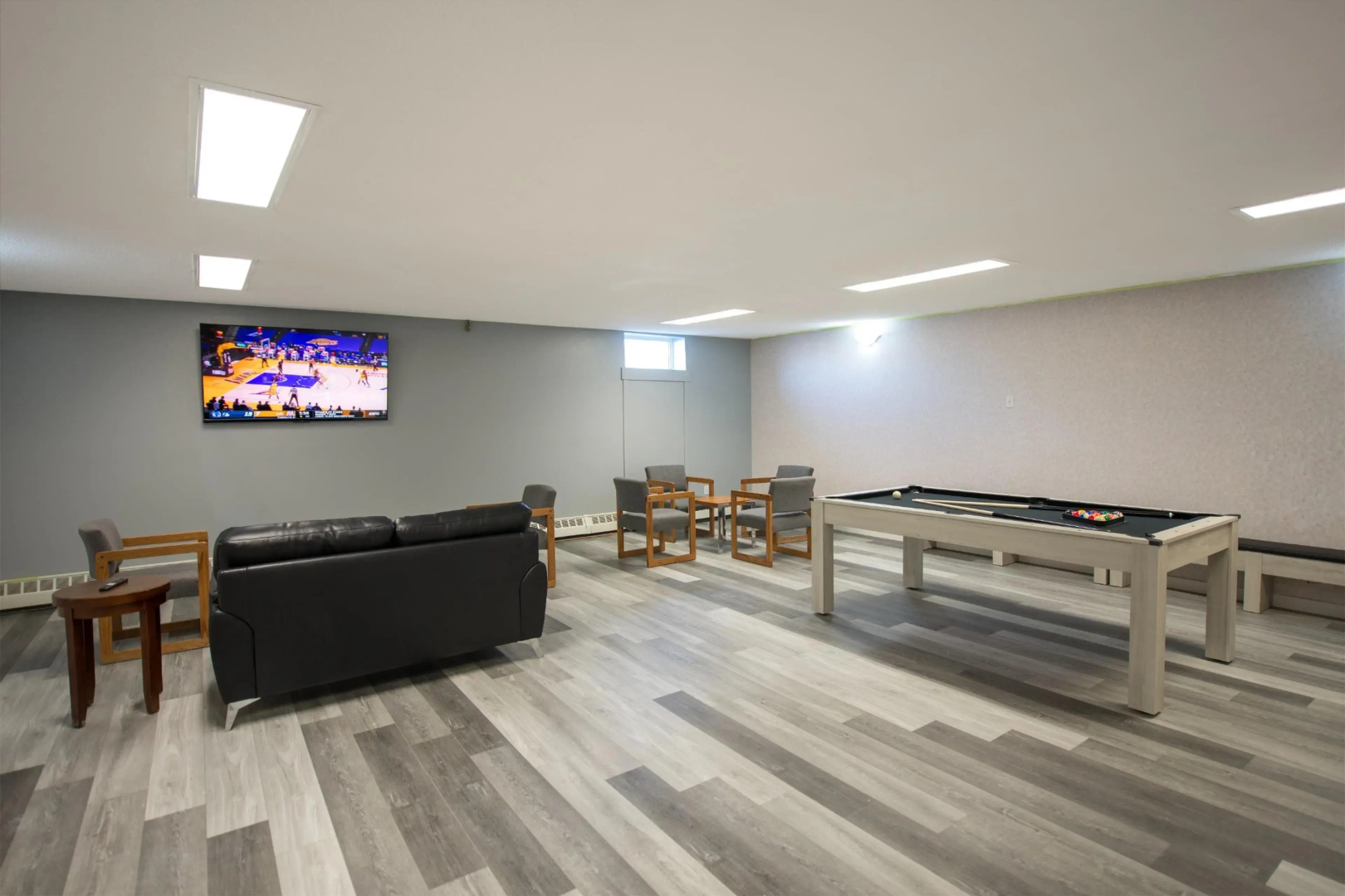 Lakeview Inn & Suites - Fort St. John