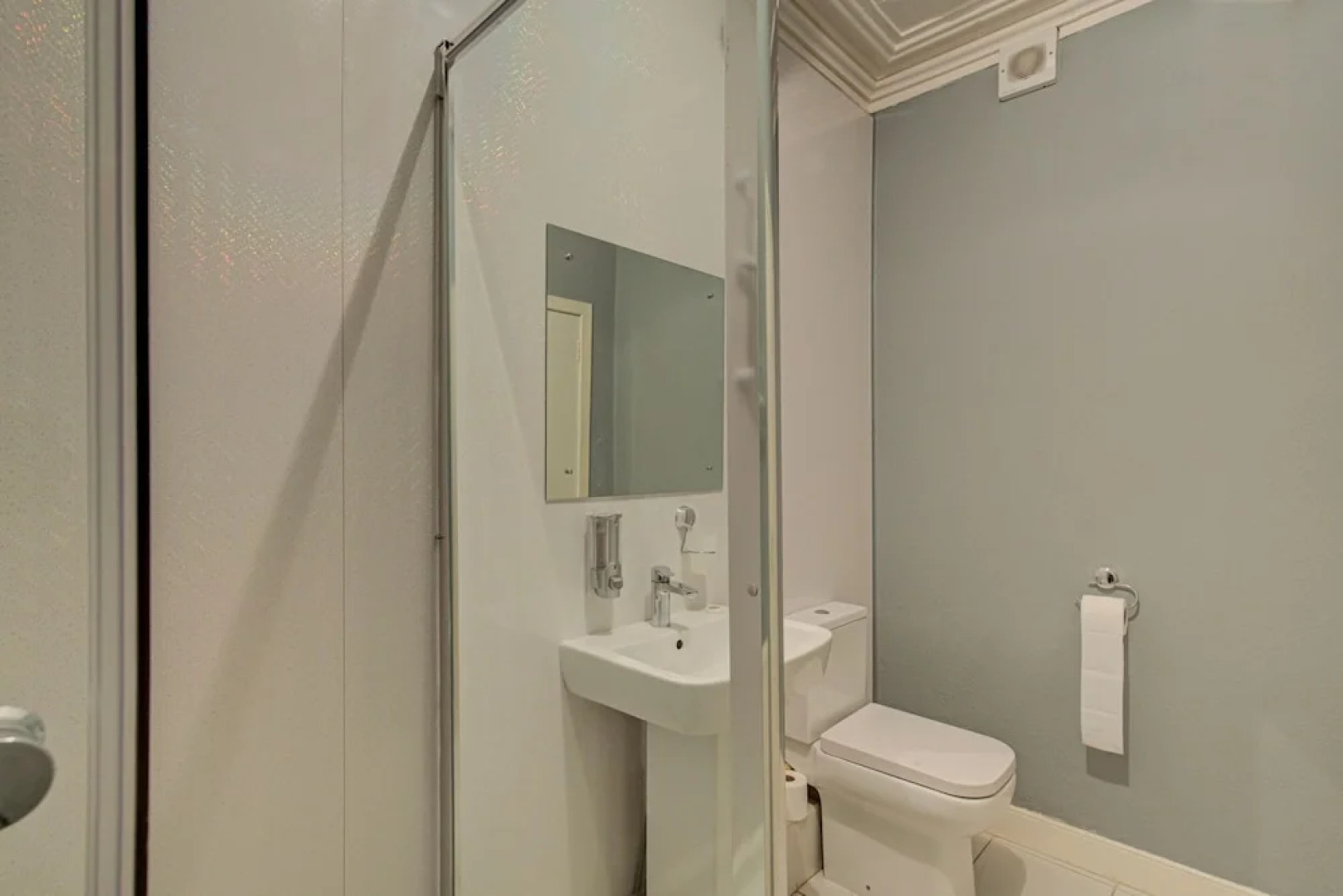 The Kinloch Arms Hotel