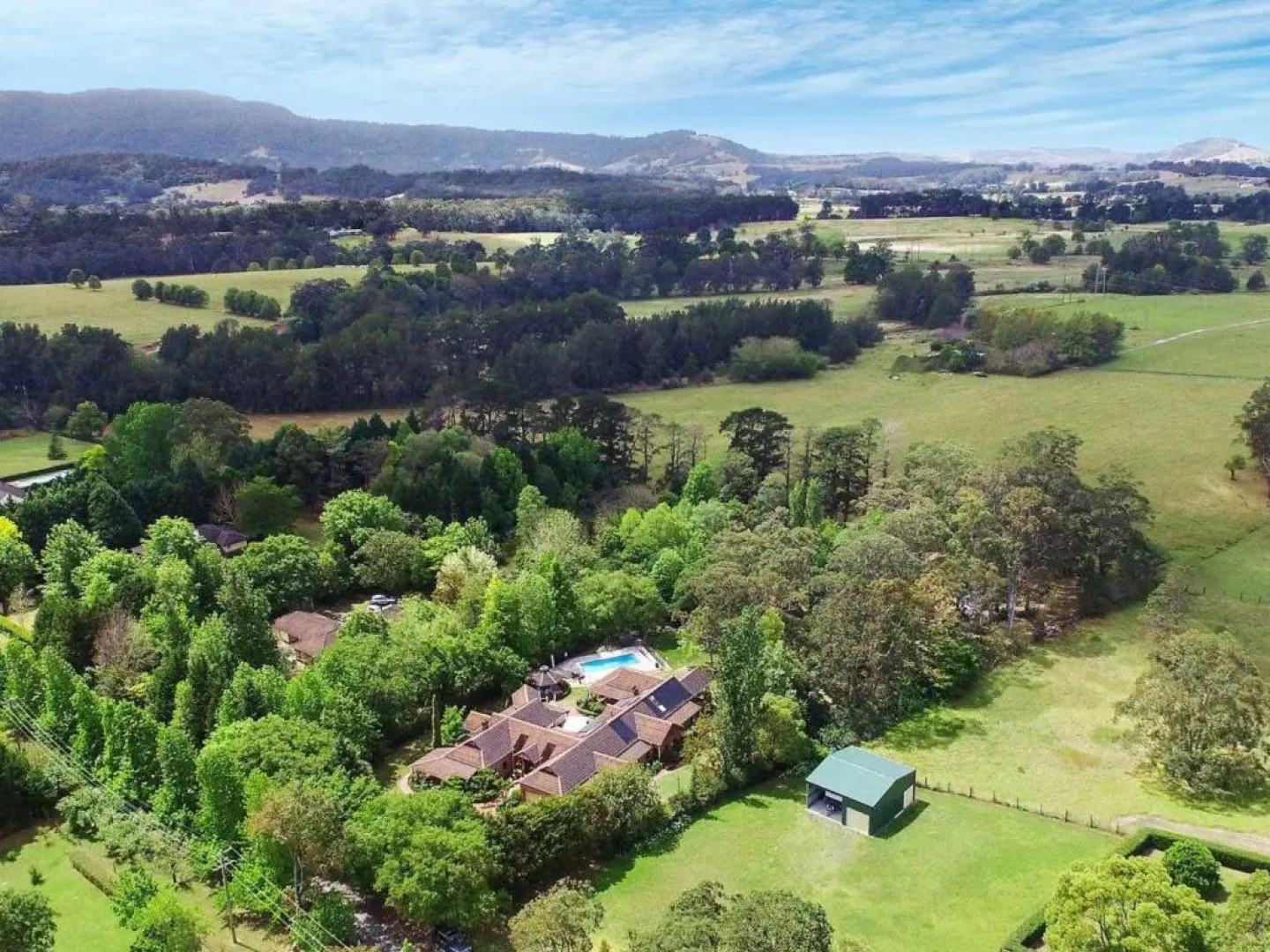 THE ELMS Berry Berry and Surrounds 4pm check out Sundays