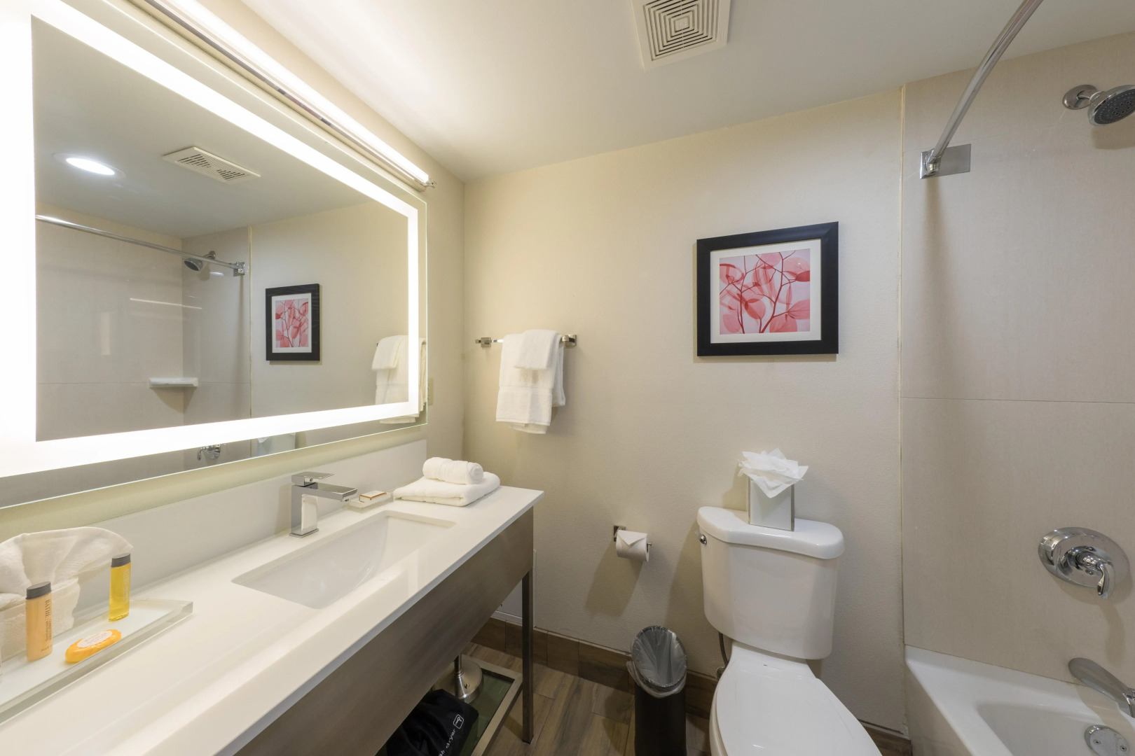 Holiday Inn Milwaukee Brookfield by IHG