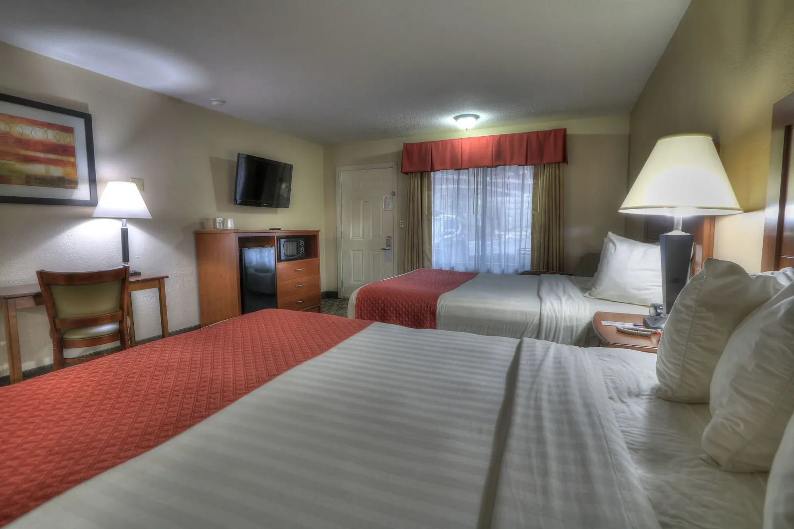 Crossroads Inn & Suites