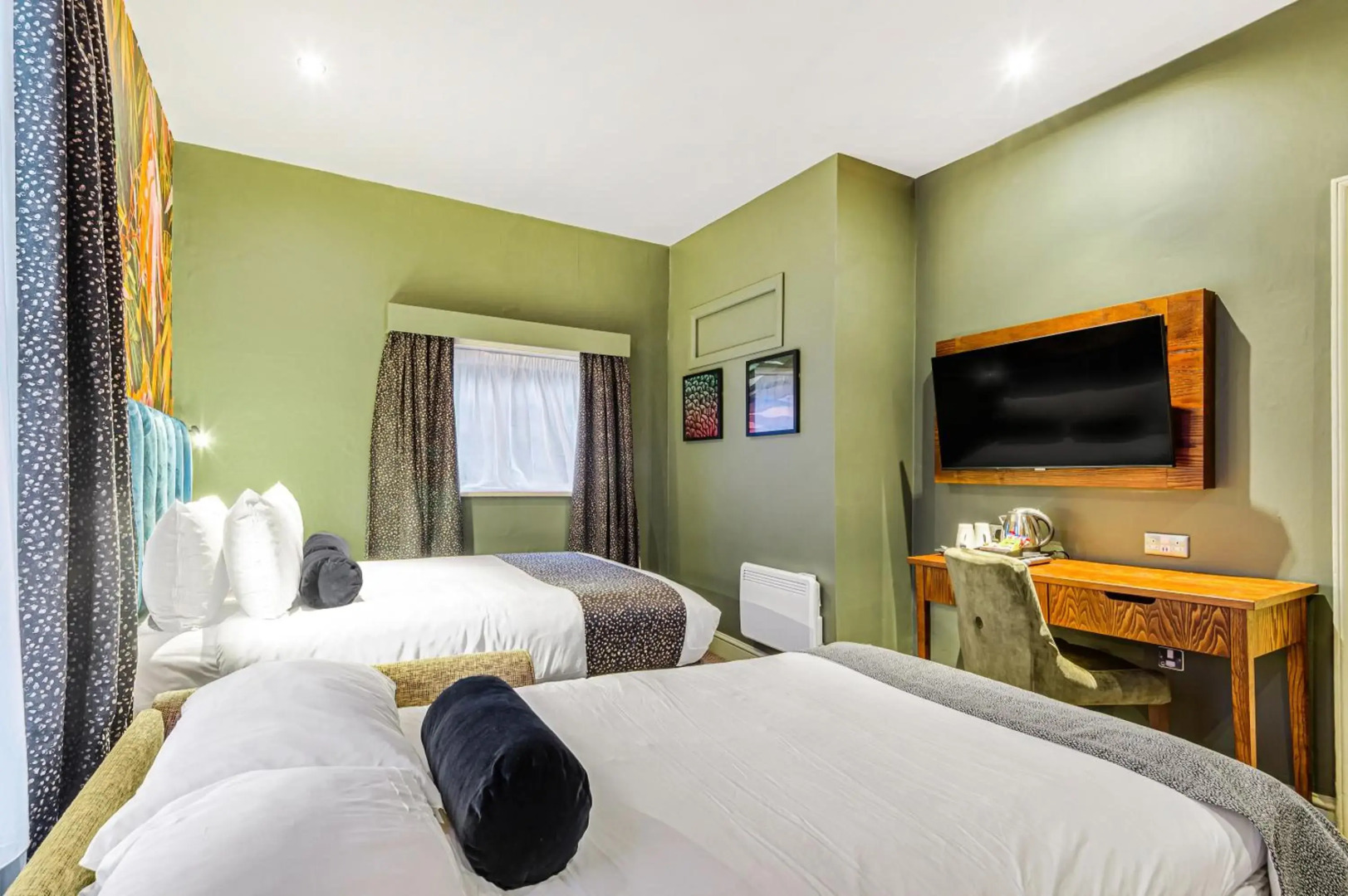 Inn on the Lake by Innkeeper's Collection