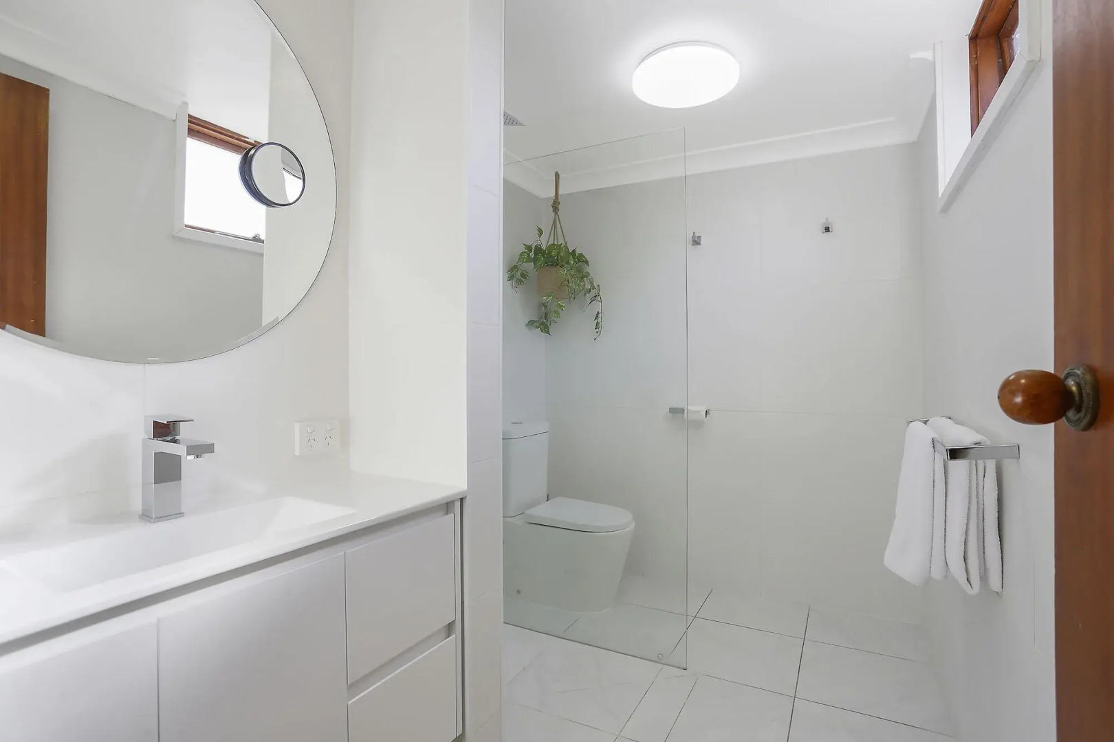 Waves Motel and Apartments